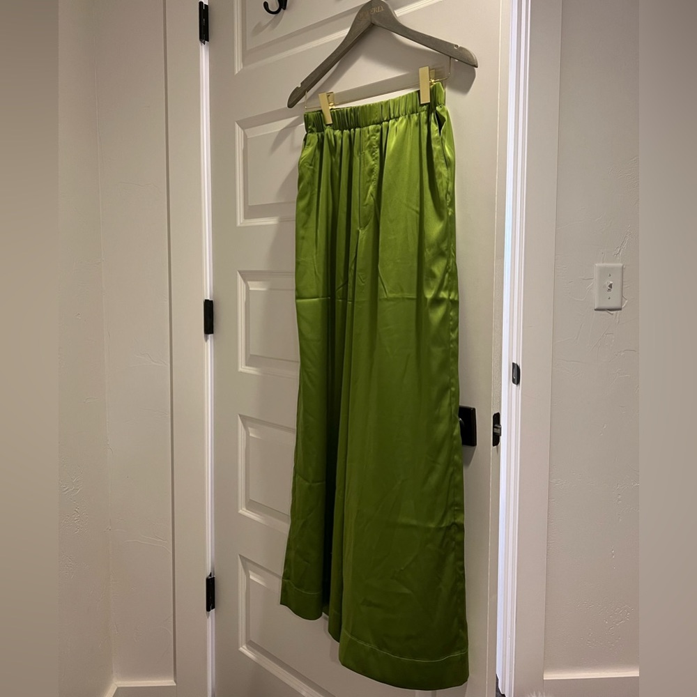 NWOT Daily Drills silky pants